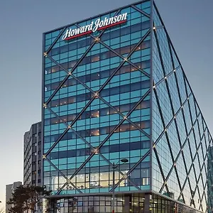 Howard Johnson By Wyndham Airport Hotel